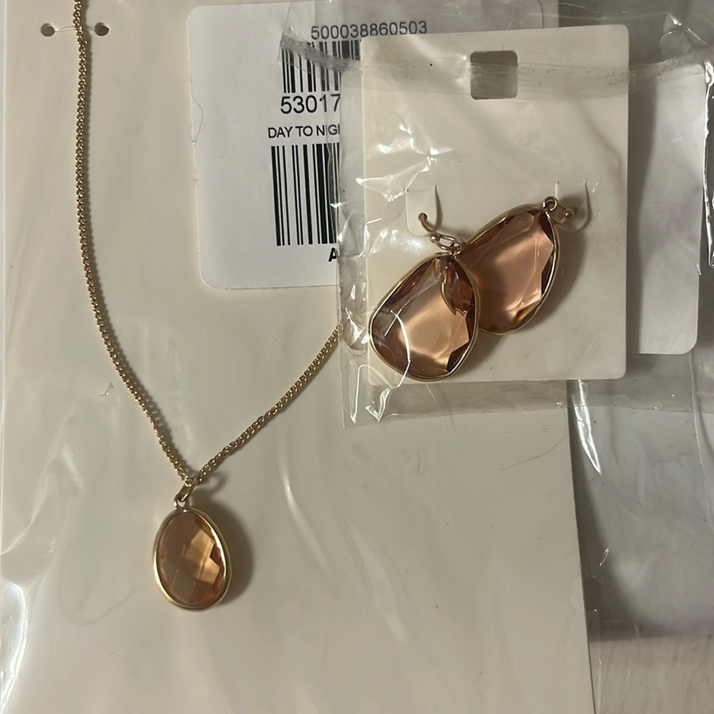 Old Navy day to night necklace and earrings new!
